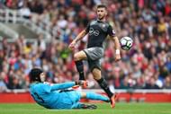 LONDON, ENGLAND - SEPTEMBER 10: Shane Long of Southampton (L) attempts to lob Petr Cech of Arsenal (R) during the Premier League match between Arsenal and Southampton at Emirates Stadium on September 10, 2016 in London, England.  (Photo by Paul Gilham/Getty Images)